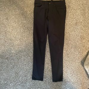 A.B.C. Pant Slim - LuluLemon
Size: 32x32
Color: Slate grey